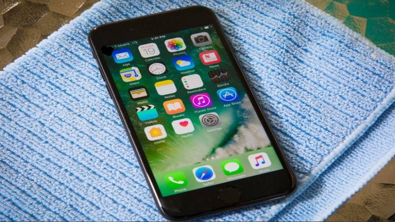 iphone 7 plus bị đen góc màn hình